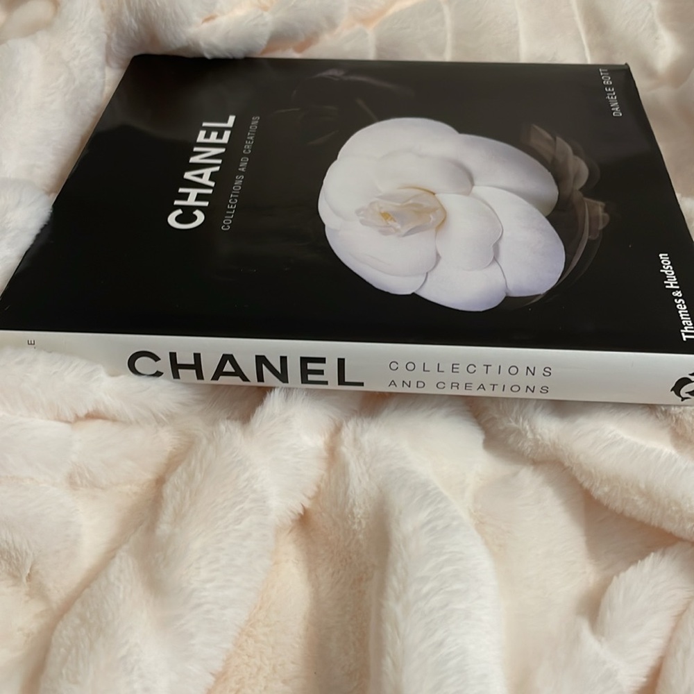 ** SOLD Chanel Collection - Picture 2 of 6